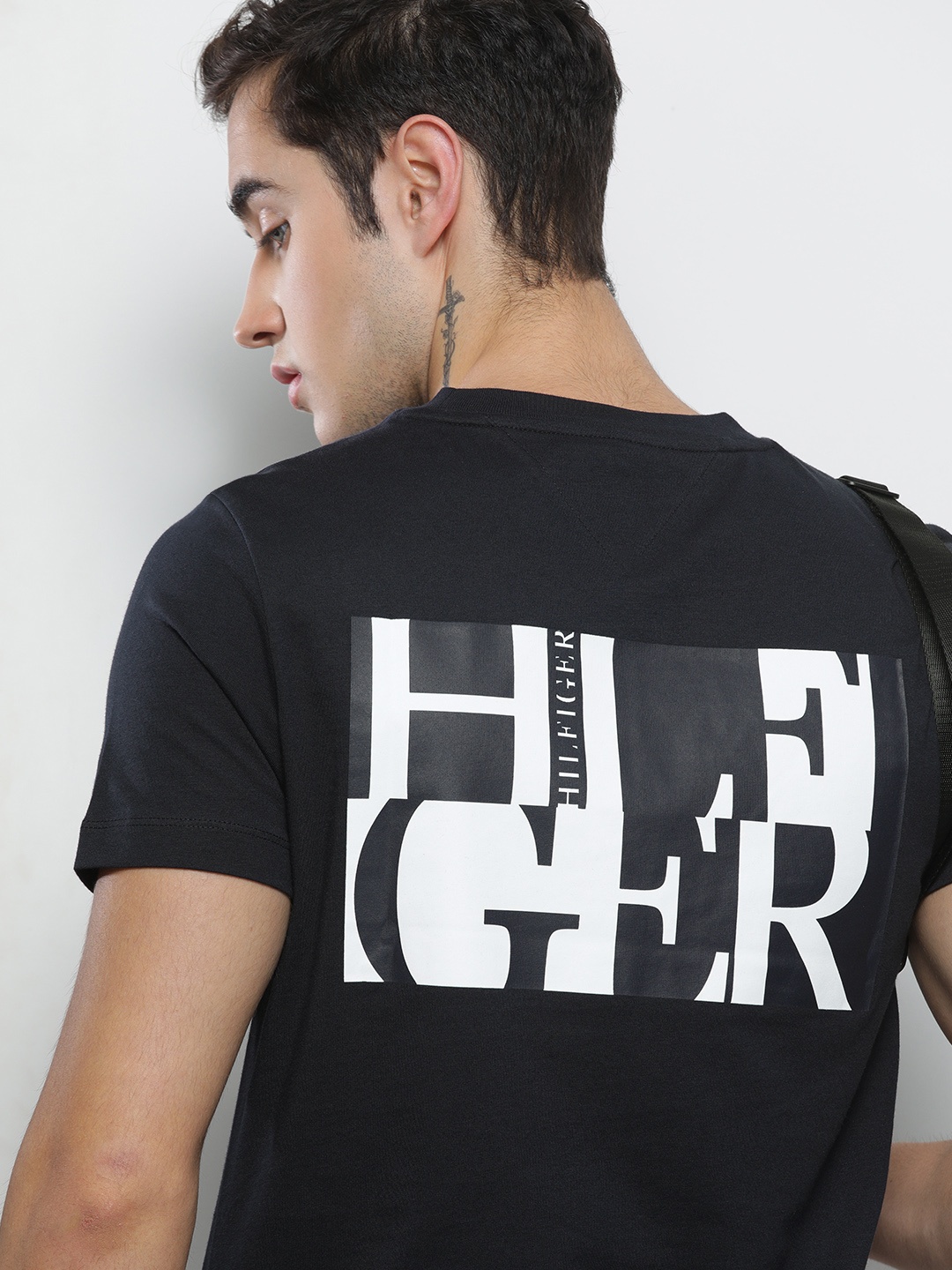 

Tommy Hilfiger Men Navy Blue Brand Logo Printed Organic Cotton T-shirt