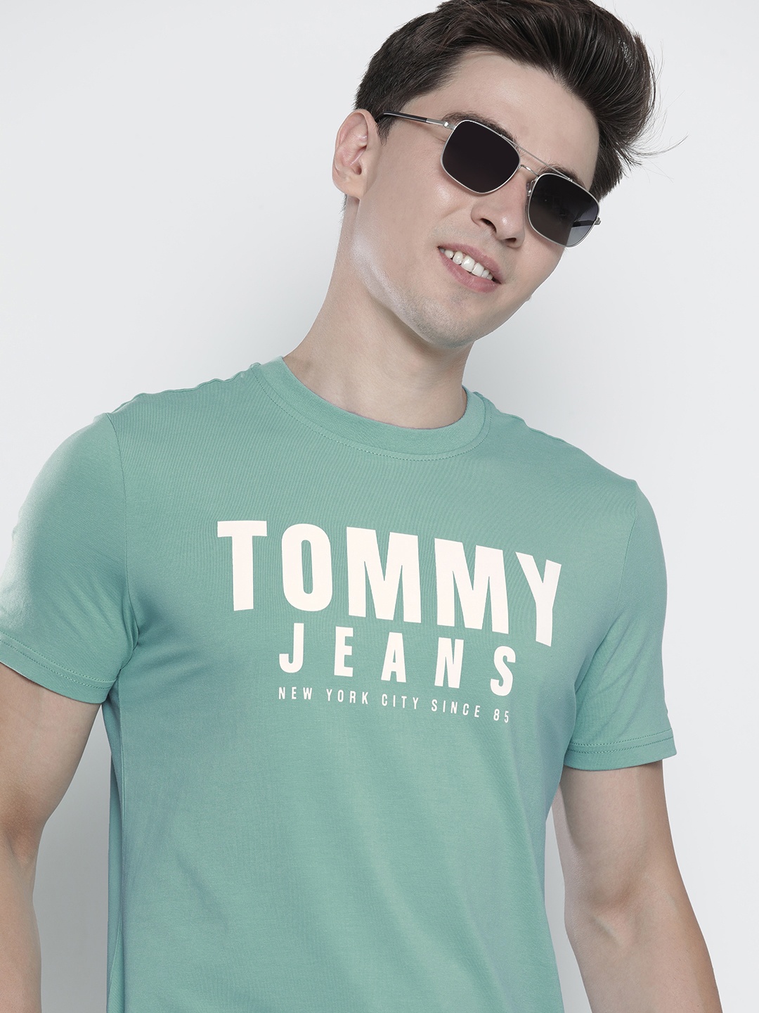 

Tommy Hilfiger Men Blue & White Typography Printed Slim Fit Casual T-shirt