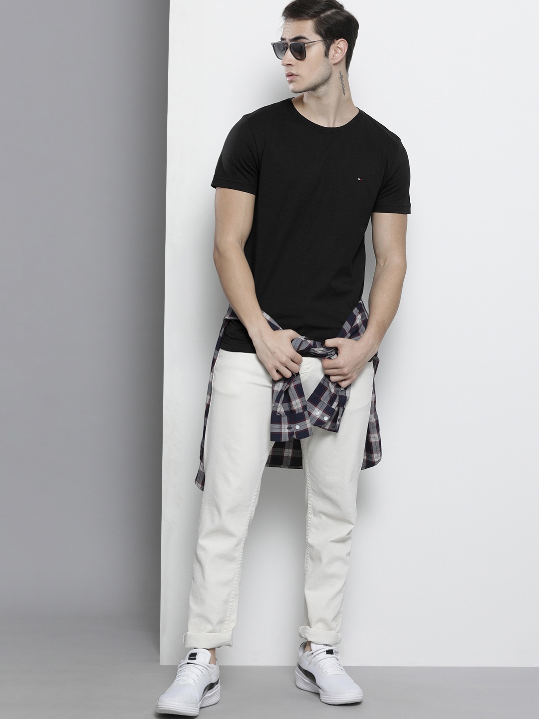

Tommy Hilfiger Men Black Solid Casual T-shirt
