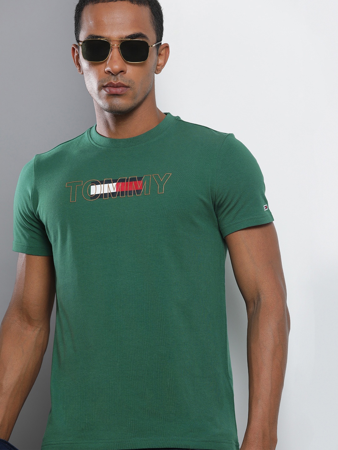 

Tommy Hilfiger Men Green Typography Printed Slim Fit T-shirt