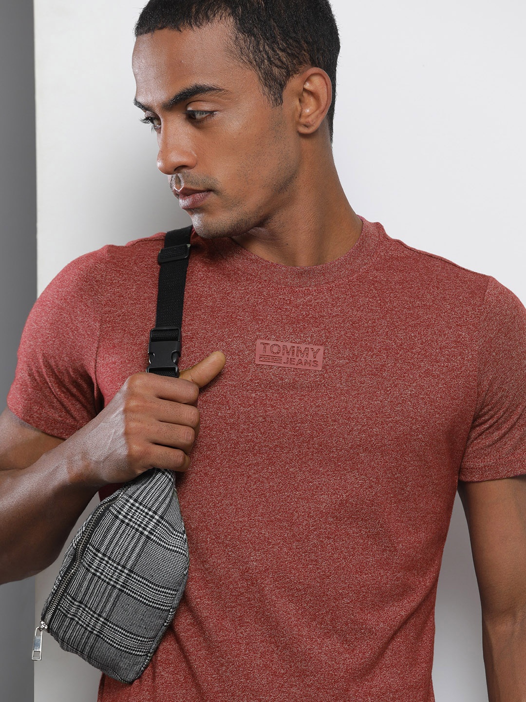 

Tommy Hilfiger Men Maroon Melange Effect Slim Fit T-shirt