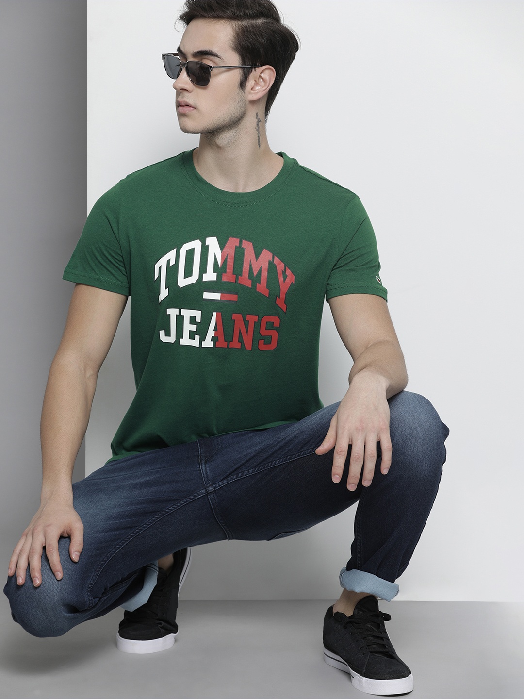 

Tommy Hilfiger Men Green Brand Logo Printed Organic Cotton Slim Fit T-shirt