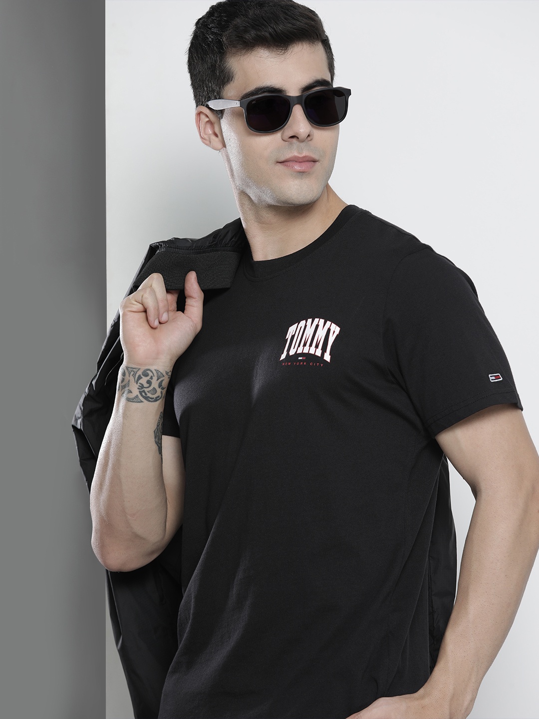 

Tommy Hilfiger Men Black & White Printed T-shirt