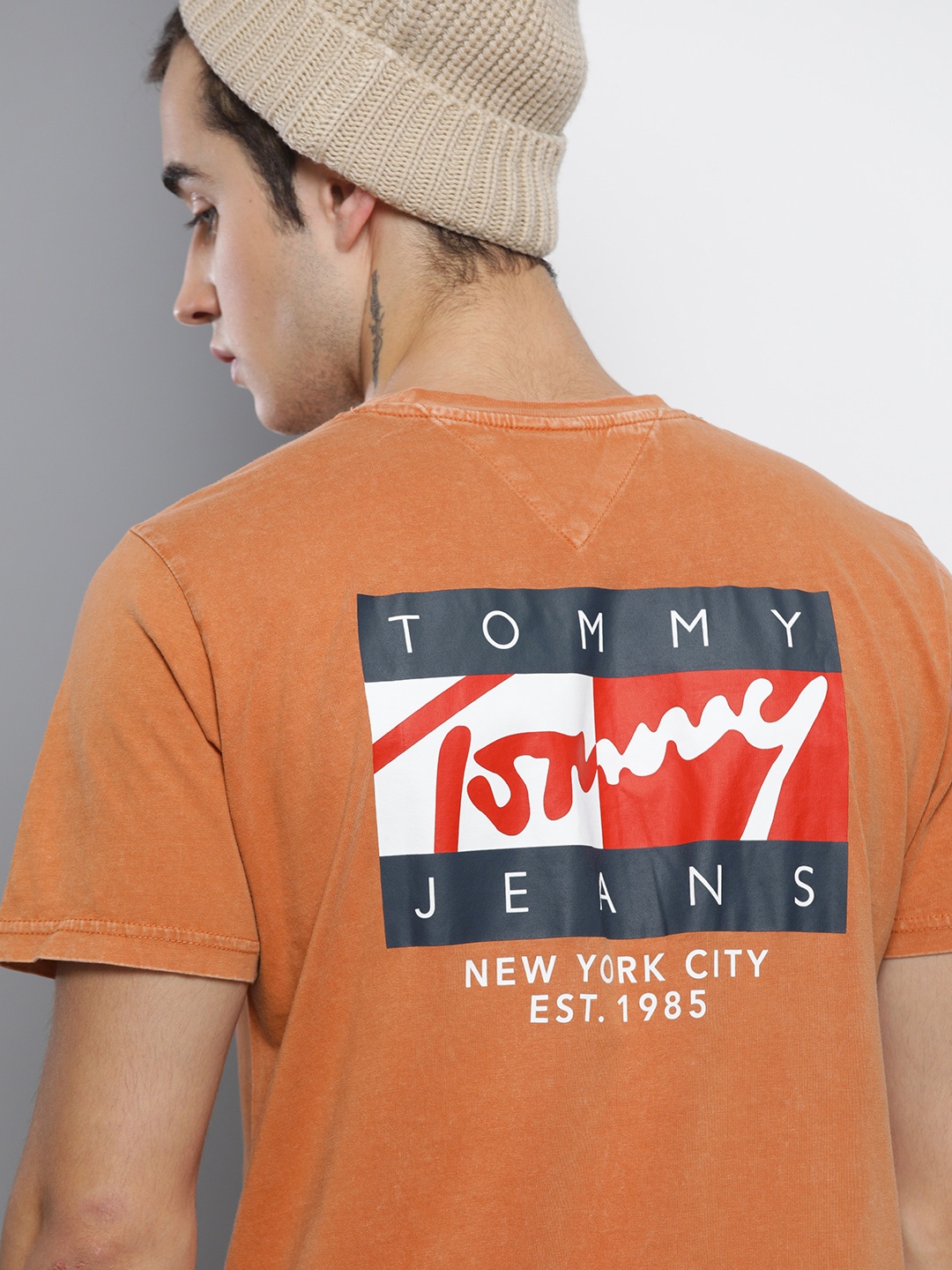 

Tommy Hilfiger Men Brown & Blue Printed T-shirt