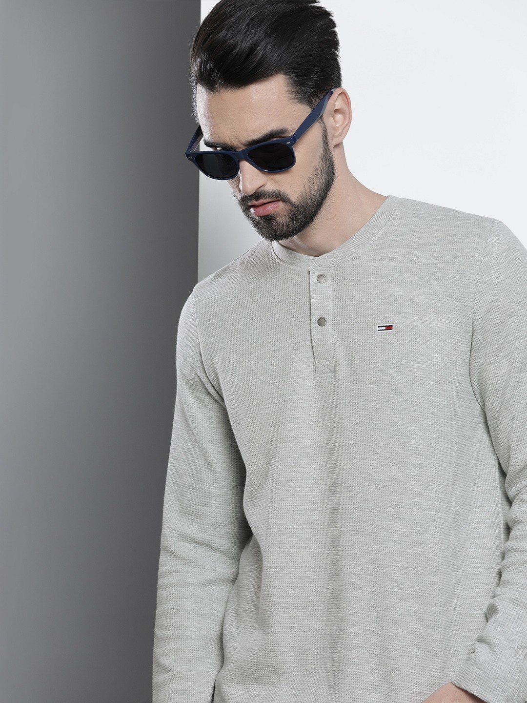

Tommy Hilfiger Men Grey Solid Henley Neck Casual T-shirt