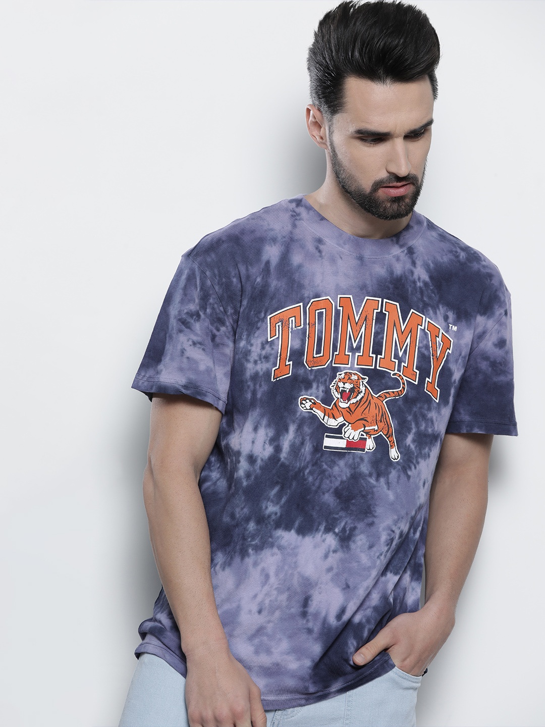 

Tommy Hilfiger Men Blue & Off White Tie and Dye Colourblocked Casual T-shirt