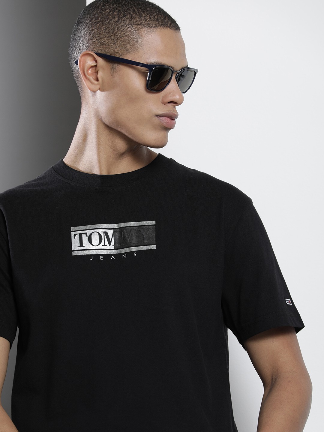 

Tommy Hilfiger Men Black Brand Logo Printed Pure Organic Cotton T-shirt
