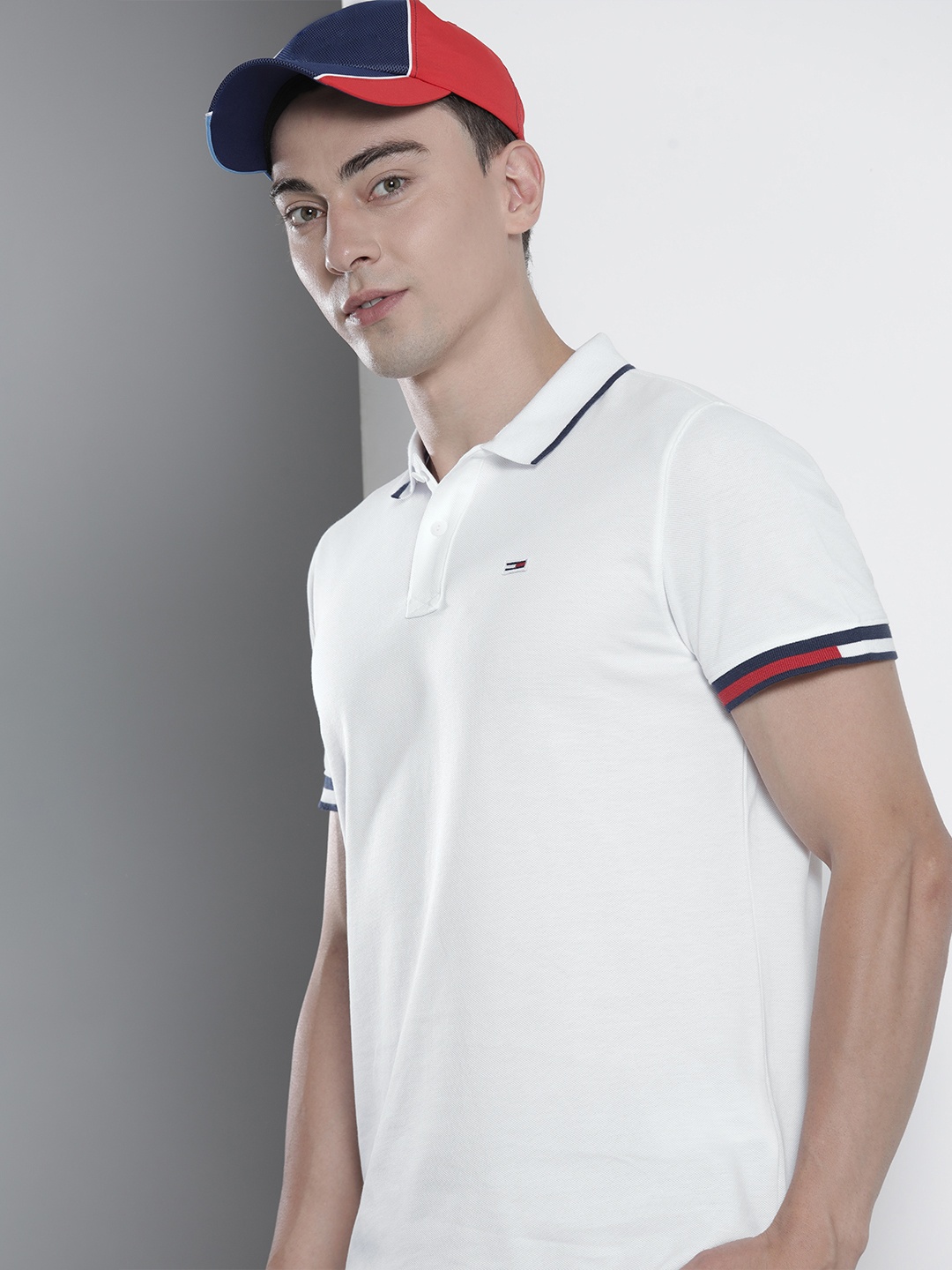 

Tommy Hilfiger Jeans Men White Solid Polo Collar Organic Cotton Applique Slim Fit T-shirt