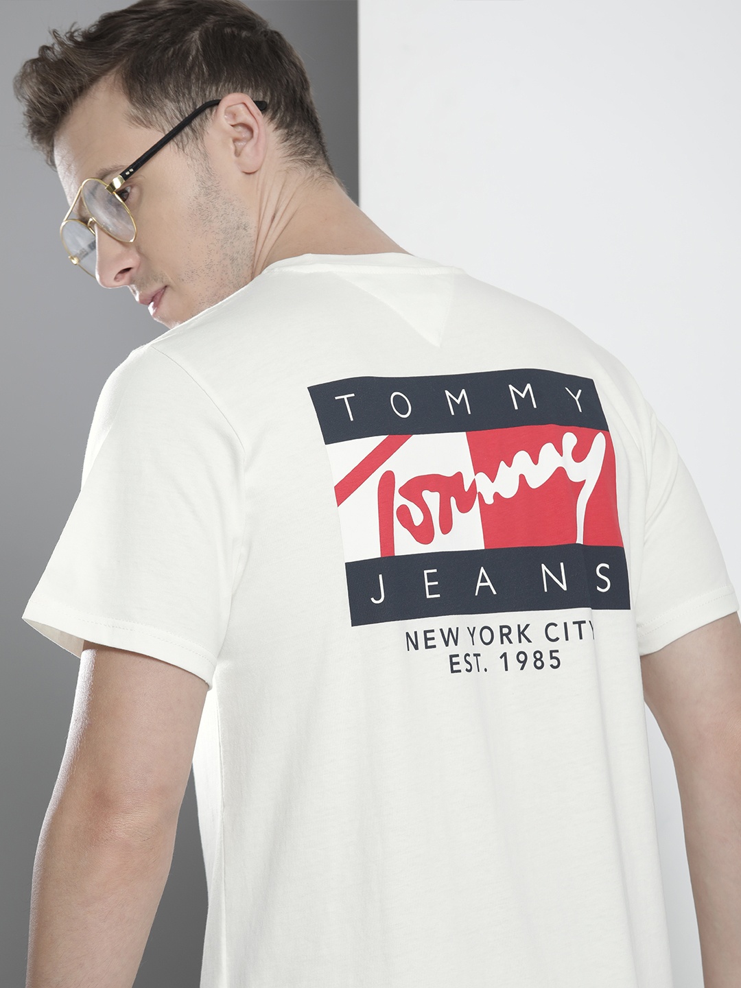 

Tommy Hilfiger Men White Printed Pure Cotton Casual T-shirt