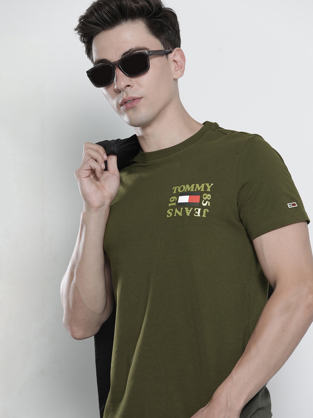 

Tommy Hilfiger Men Olive Green Organic Cotton Slim Fit T-shirt with Printed Detail