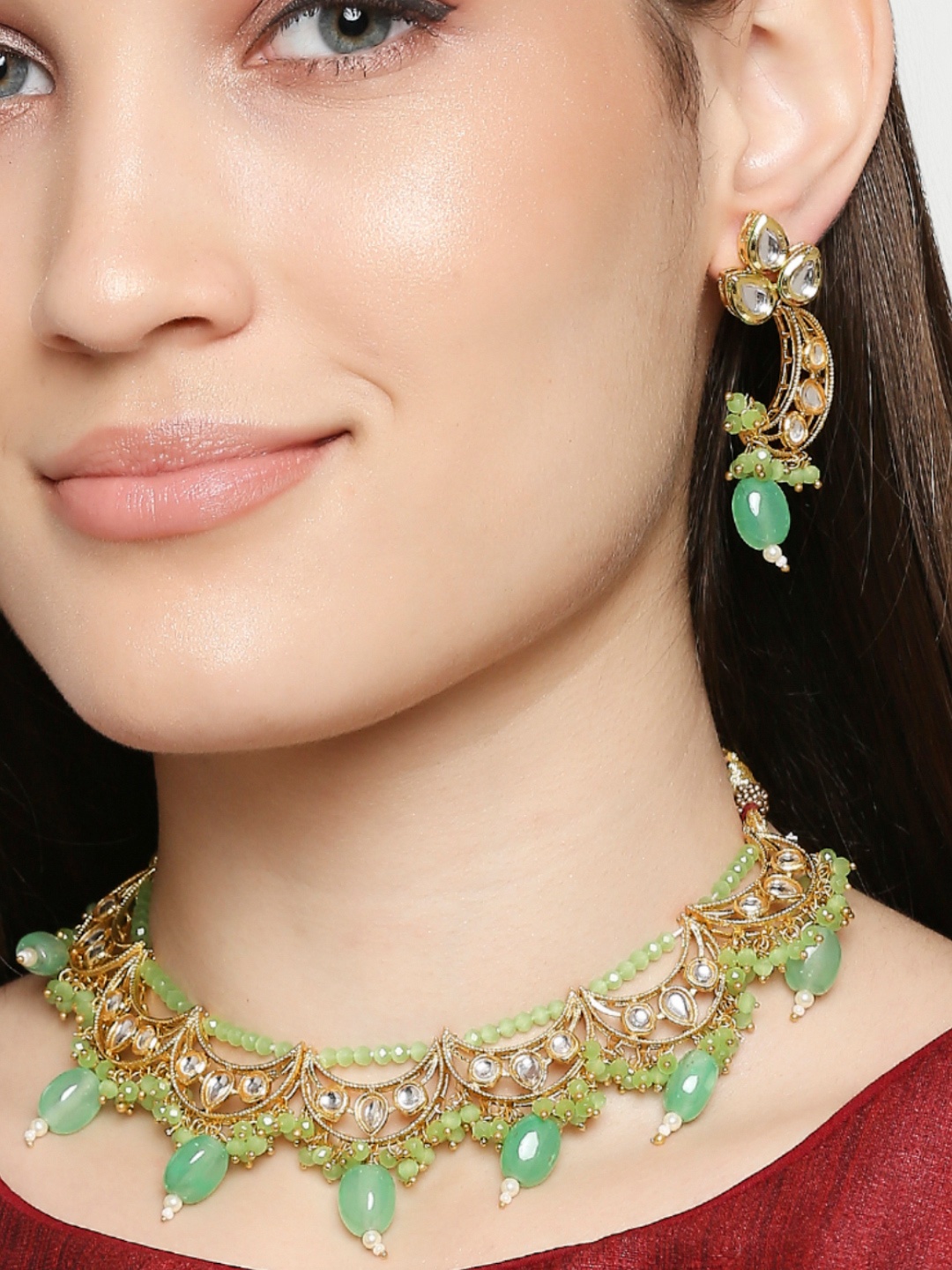 

OOMPH Gold-Toned & Green Kundan-Studded & Beaded Jewellery Set