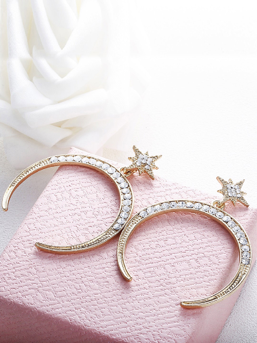 

OOMPH Rose Gold Plated & White Crescent Shaped Hoop Earrings