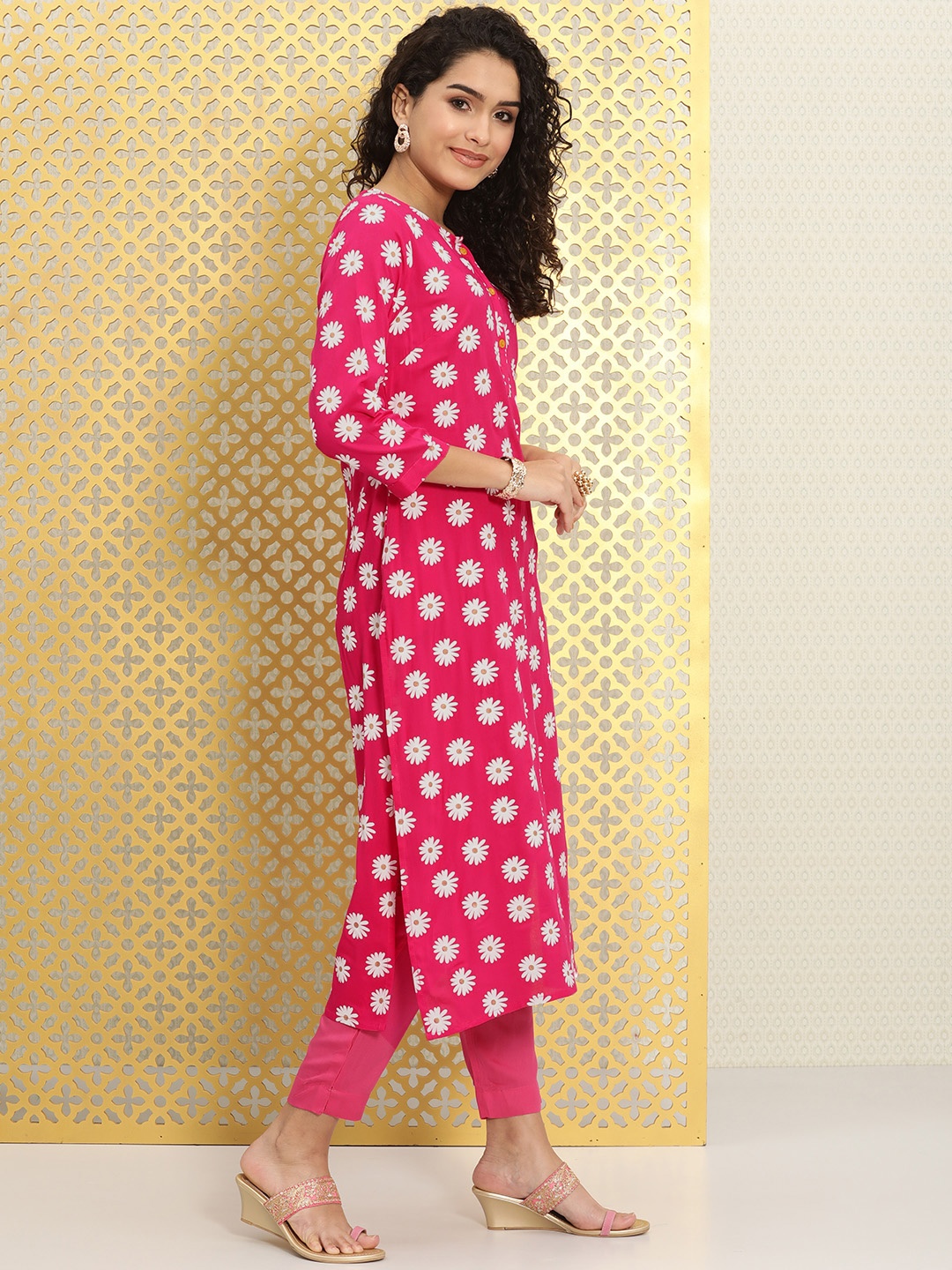 

Ode by House of Pataudi Women Pink & White Floral Printed Rozana Straight Kurta