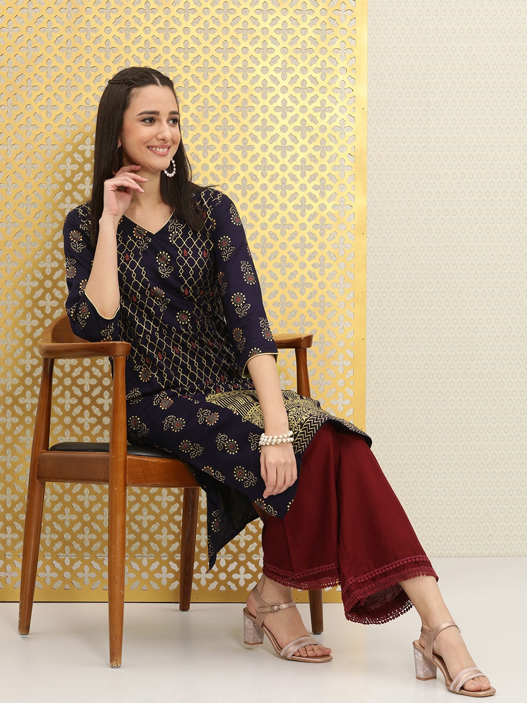 

Ode by House of Pataudi Women Navy Blue & Gold-Toned Ethnic Motifs Printed Indigo Kurta