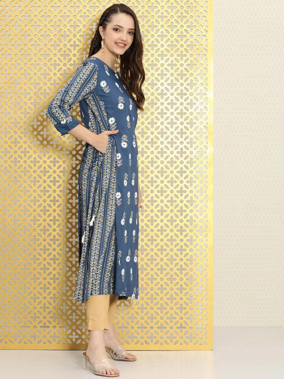 

Ode by House of Pataudi Women Navy Blue & White Ethnic Motifs Printed Floral Layered Kurta