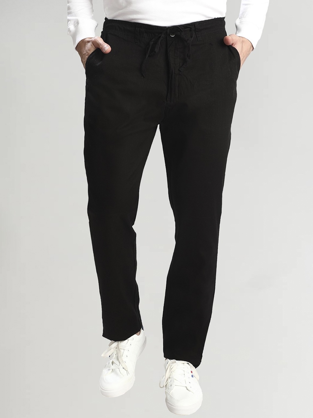 

Dream of Glory Inc Men Black Solid Relaxed Straight Leg Trousers