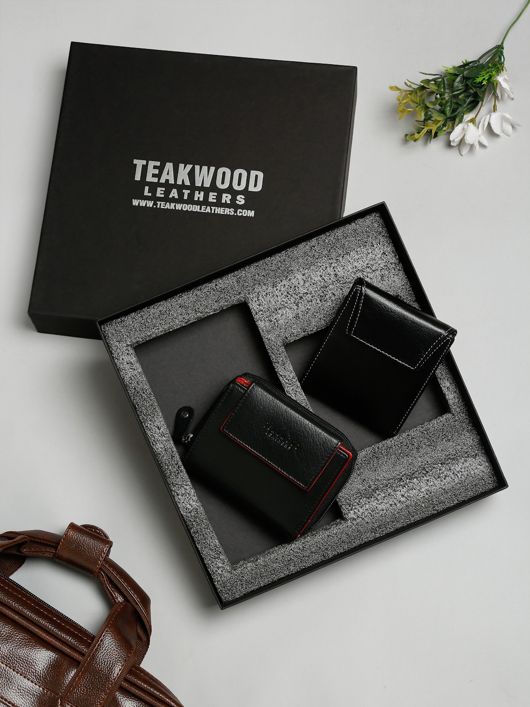 

Teakwood Leathers Black Solid Leather Accessory Gift Set