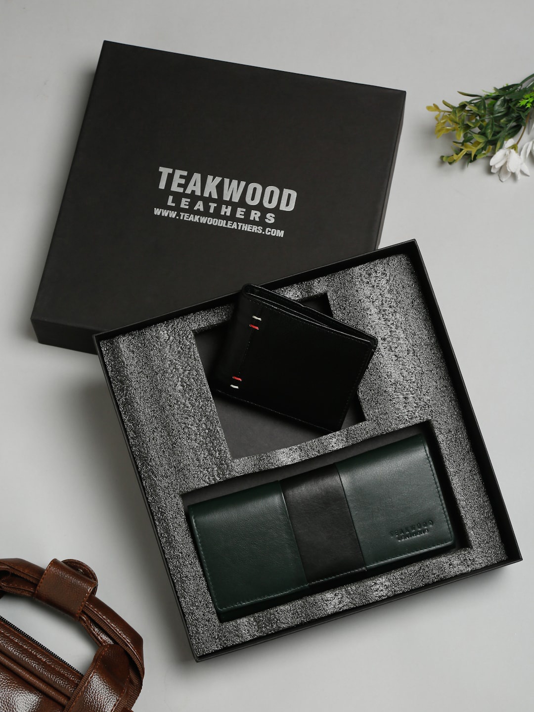 

Teakwood Leathers Black & Green Accessory Gift Set