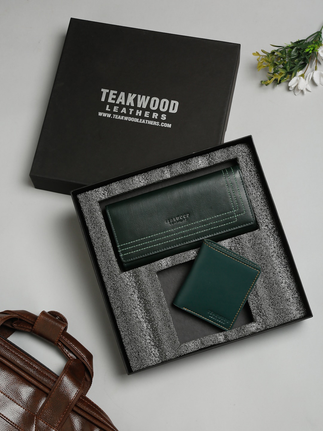 

Teakwood Leathers Green Solid Accessory Gift Set