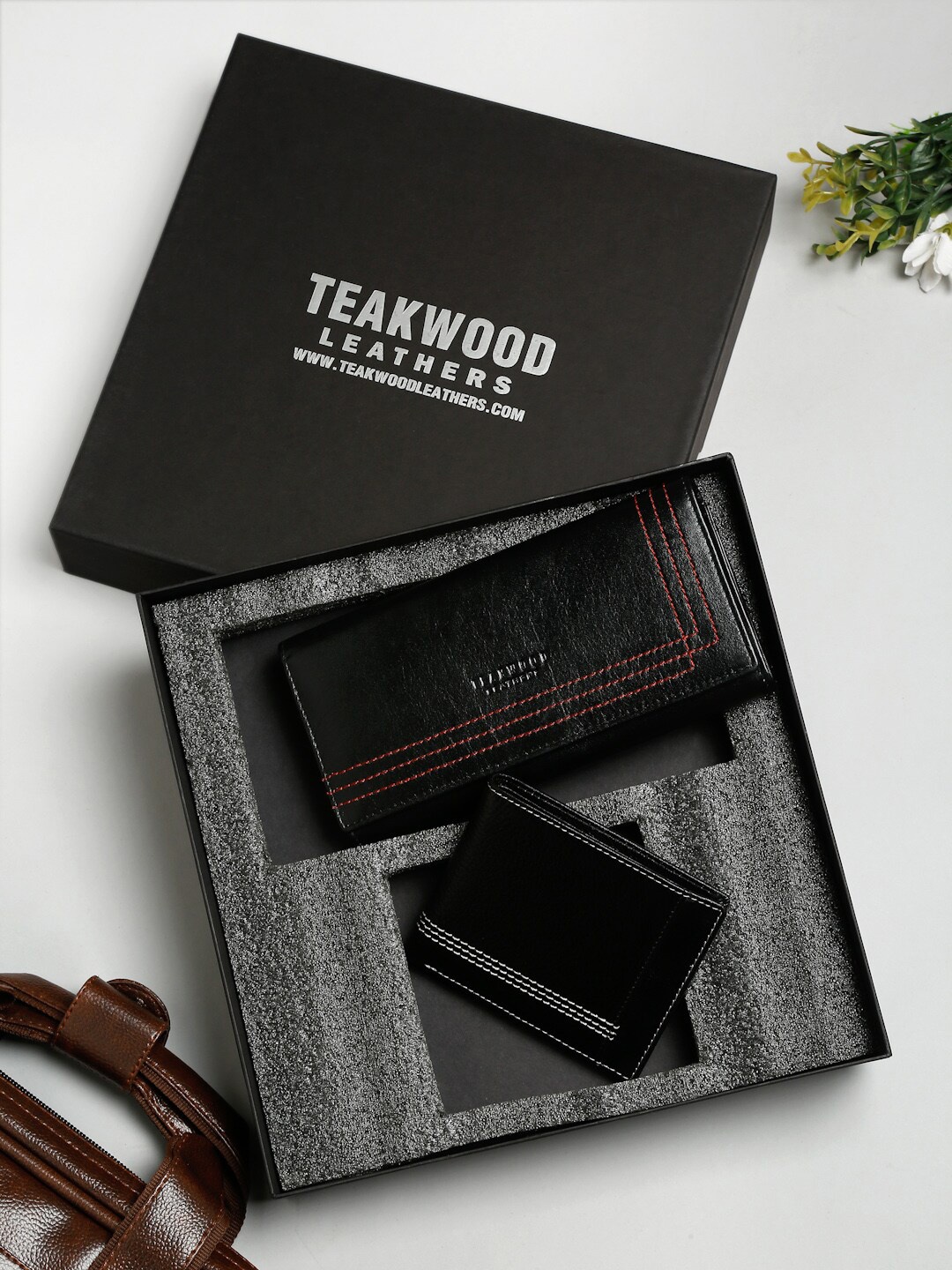 

Teakwood Leathers Black Leather Accessory Gift Set