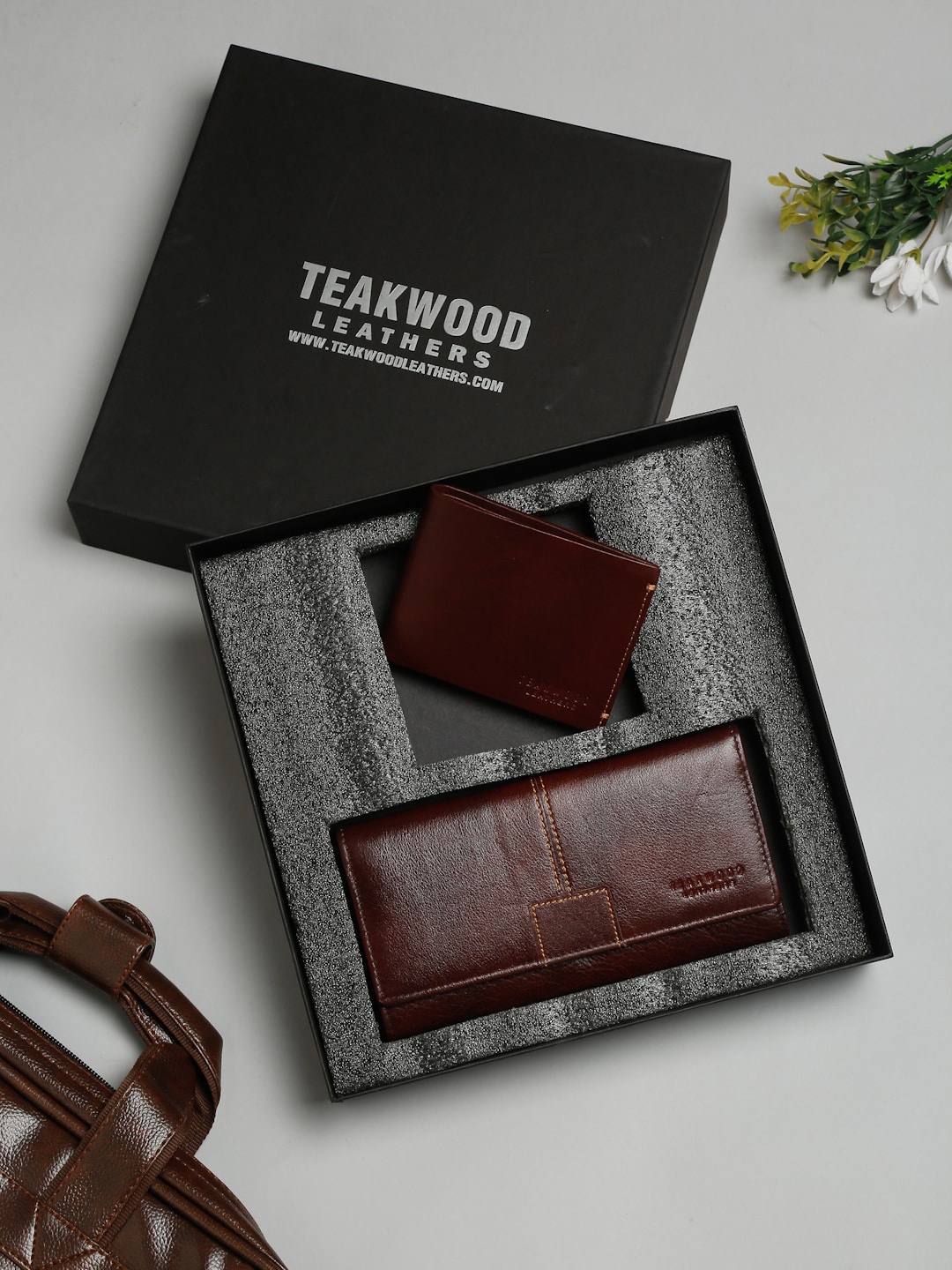 

Teakwood Leathers Maroon Solid Leather Accessory Gift Set