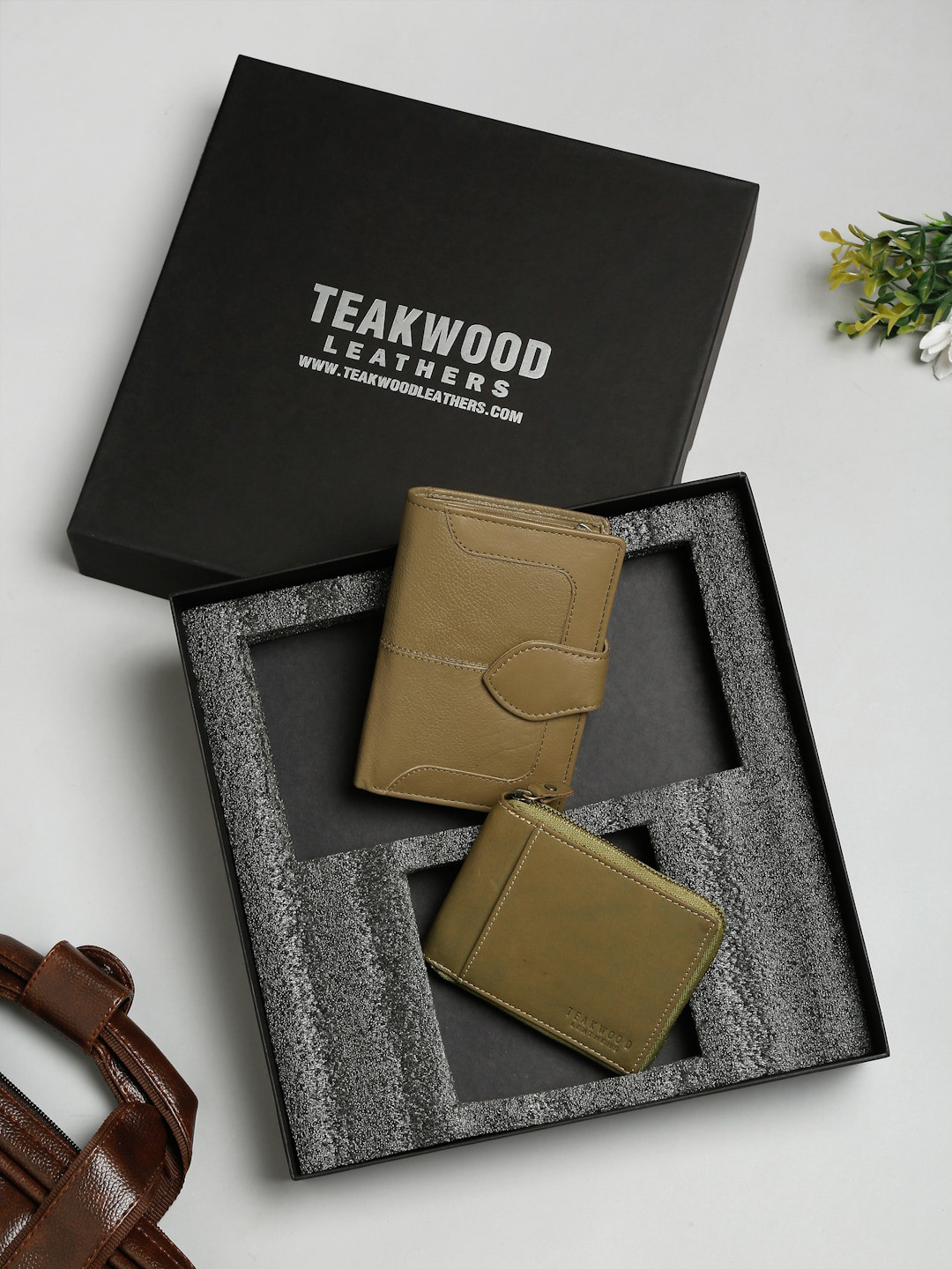 

Teakwood Leathers Unisex Green Solid Accessory Gift Set