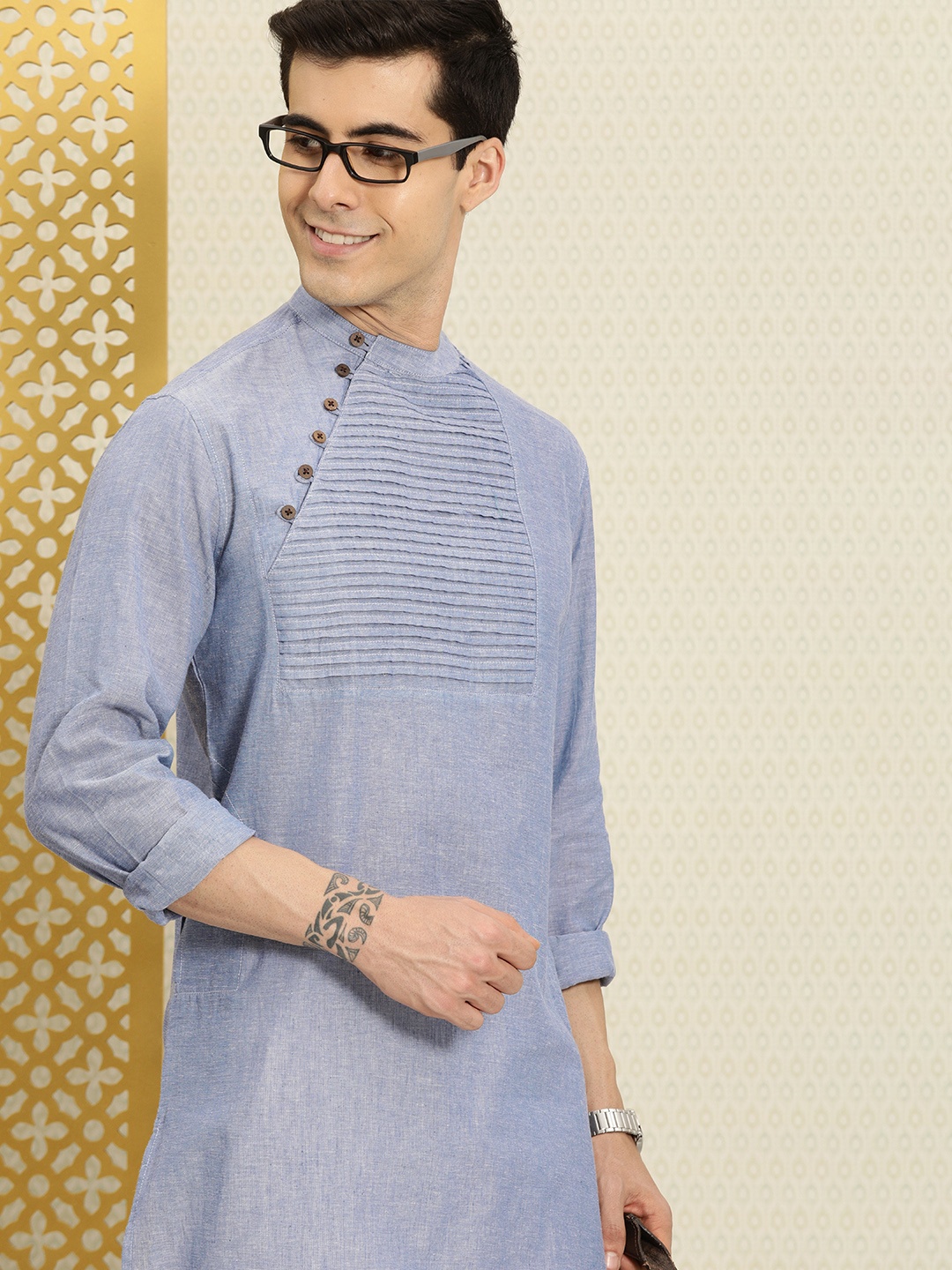 

House of Pataudi Men Blue Pleat Detail Pure Cotton Kurta