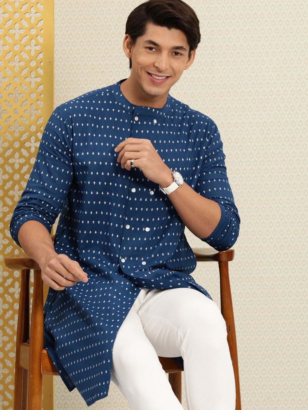 

House of Pataudi Men Navy Blue & White Printed Pure Cotton Rozana Straight Kurta