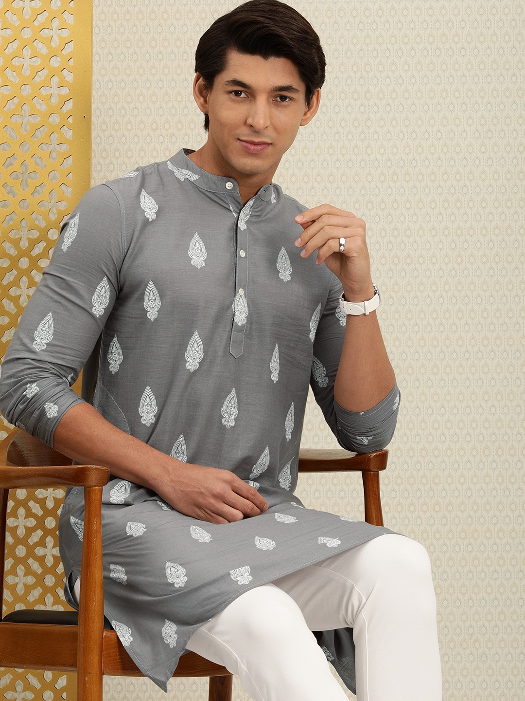 

House of Pataudi Men Grey & White Ethnic Motifs Printed Pure Cotton Rozana Straight Kurta