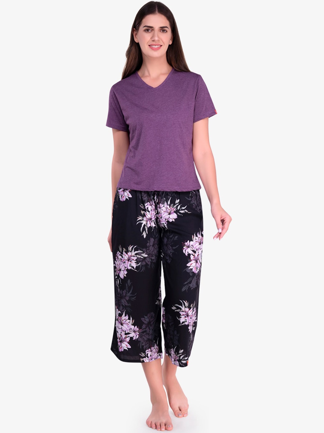 

evolove Women Violet & Black Floral Printed T Shirt with Capris