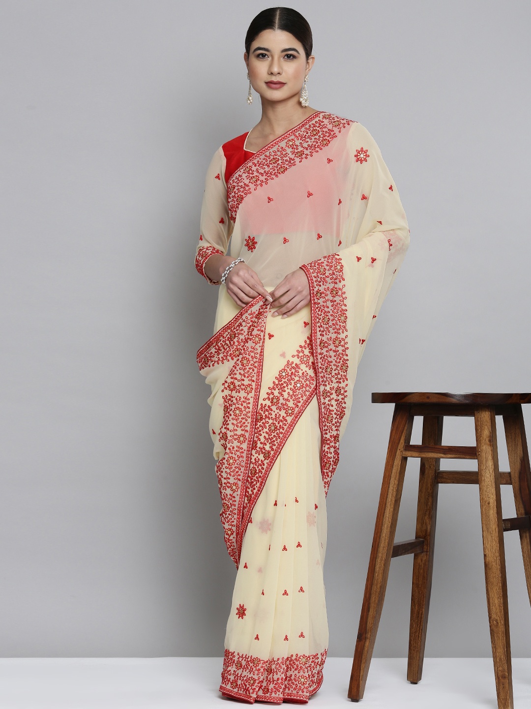 

HERE&NOW Cream-Coloured & Red Floral Embroidered Pure Georgette Saree