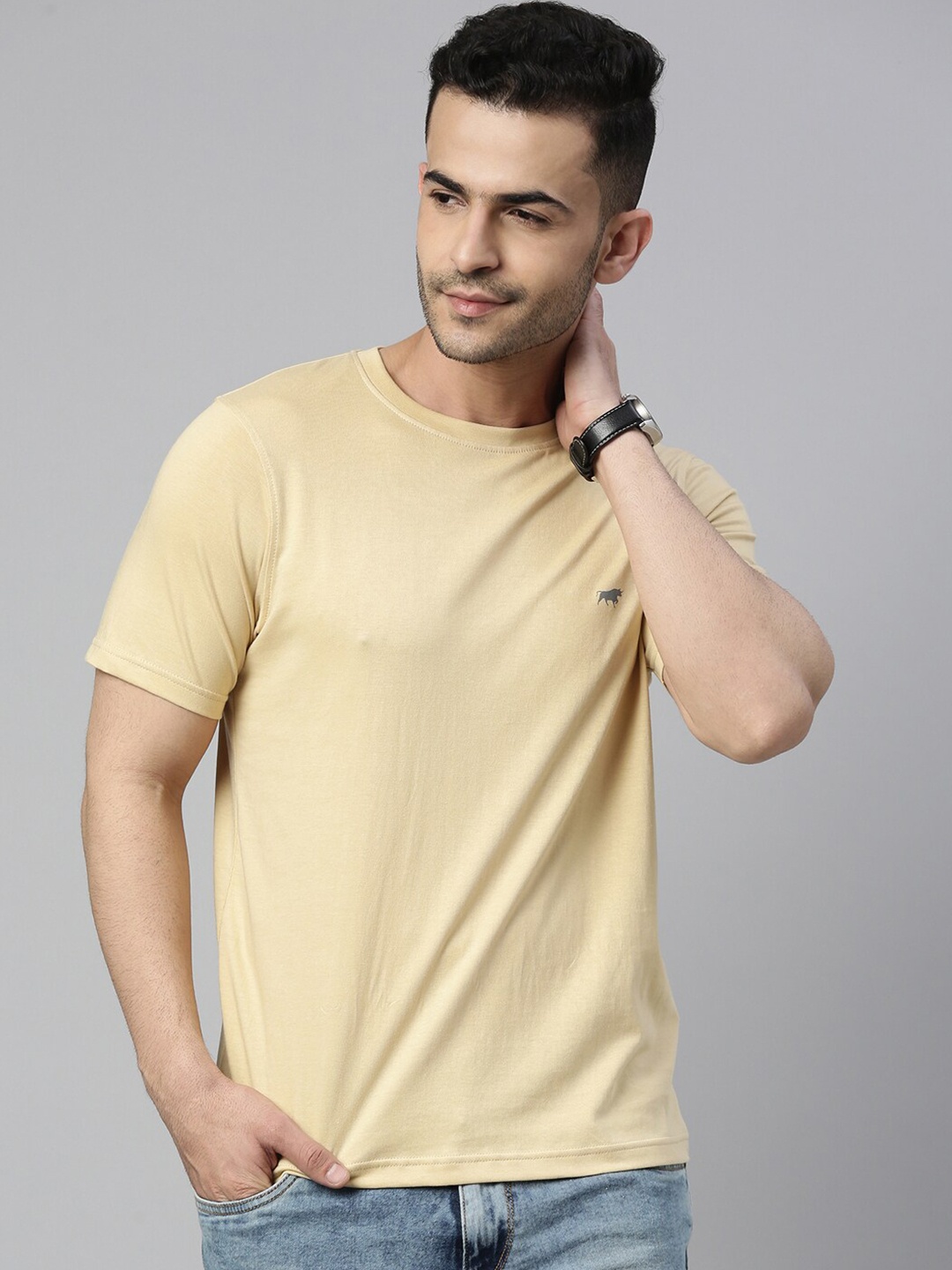 

Bushirt Men Beige Solid Pure Cotton T Shirt