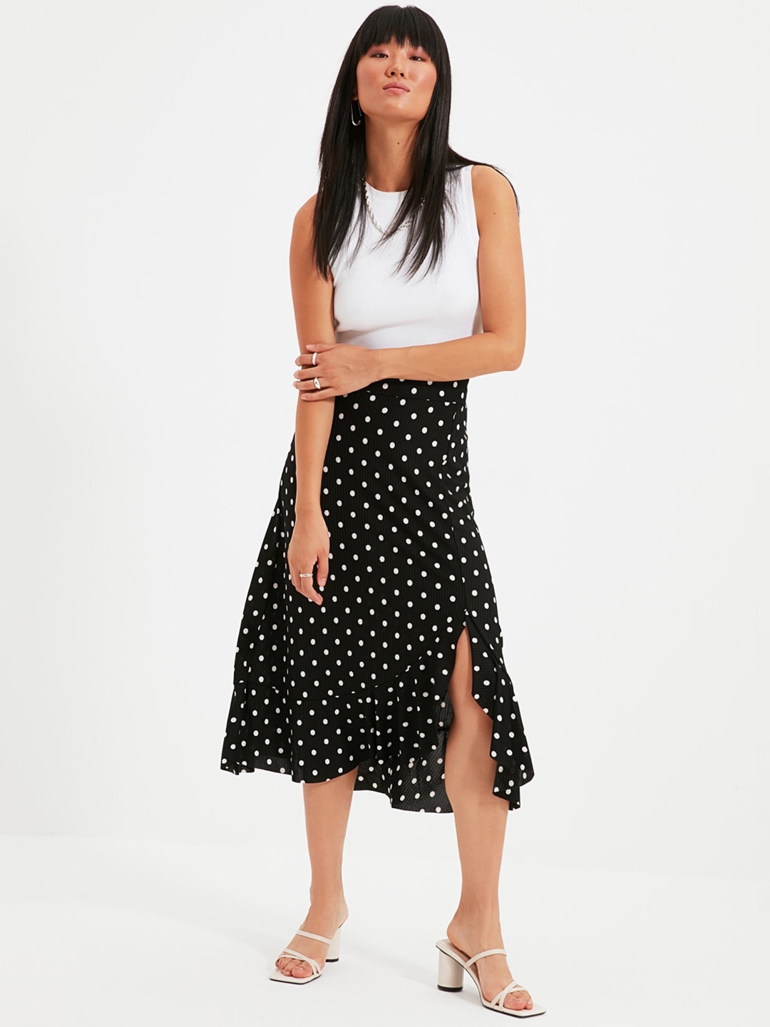 

Trendyol Women Black & White Printed Knee Length Straight Skirt