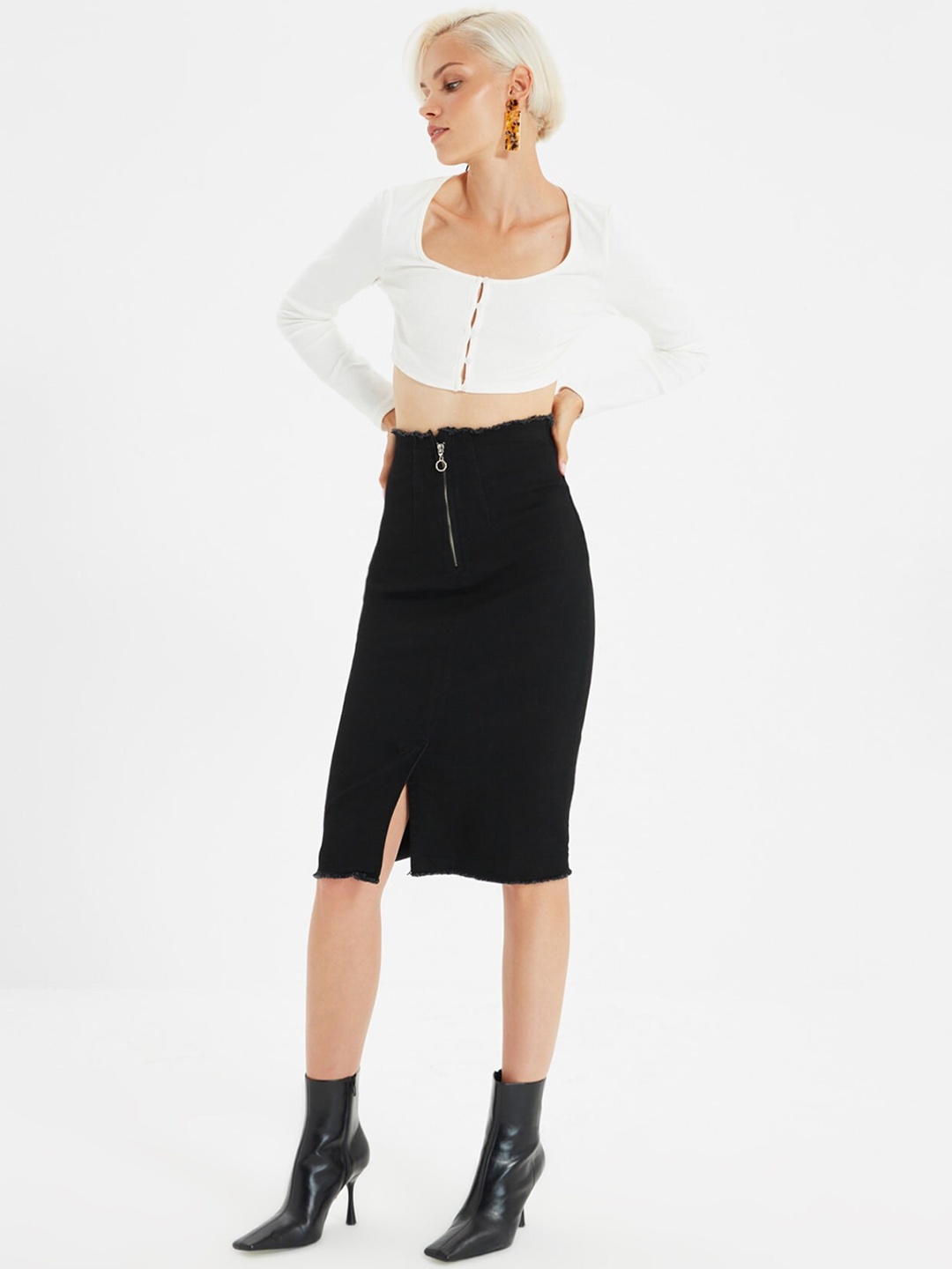 

Trendyol Women Black Solid Pure Cotton Pencil Knee Length Skirt