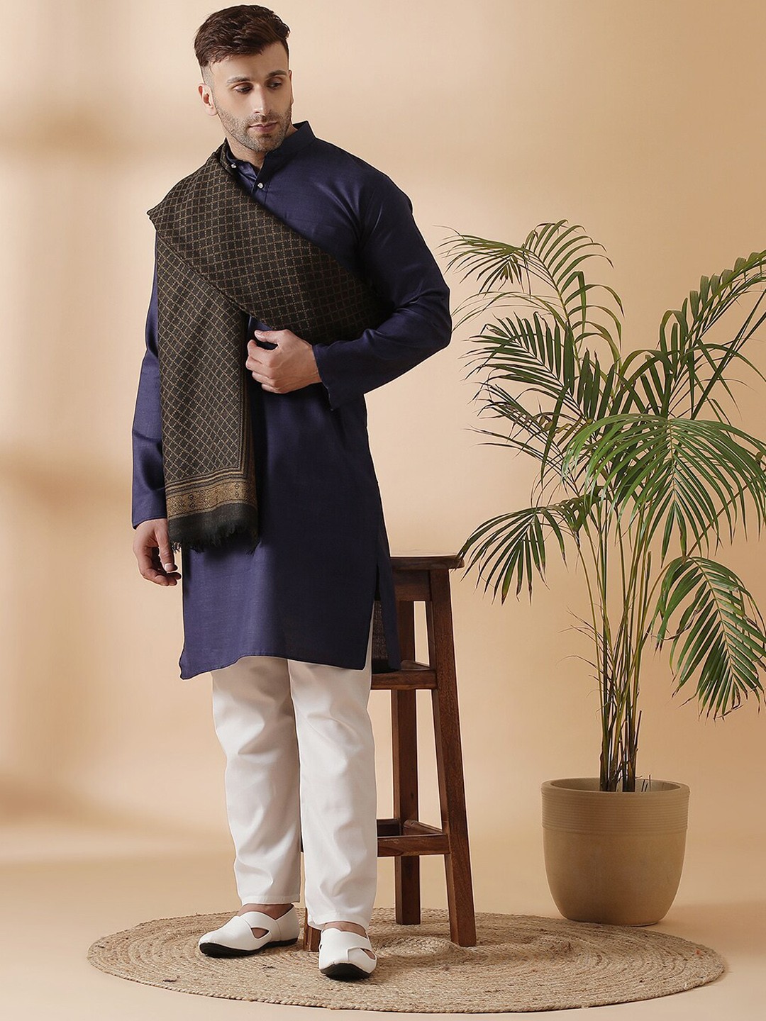

SHINGORA Men Black & Beige Woven-Design Pure Woolen Shawl