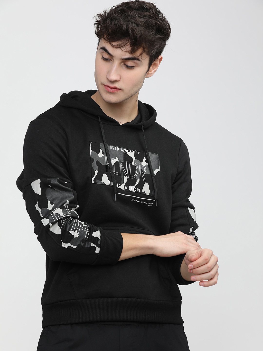 

HIGHLANDER Men Black Printed Hooded Sweatshirt