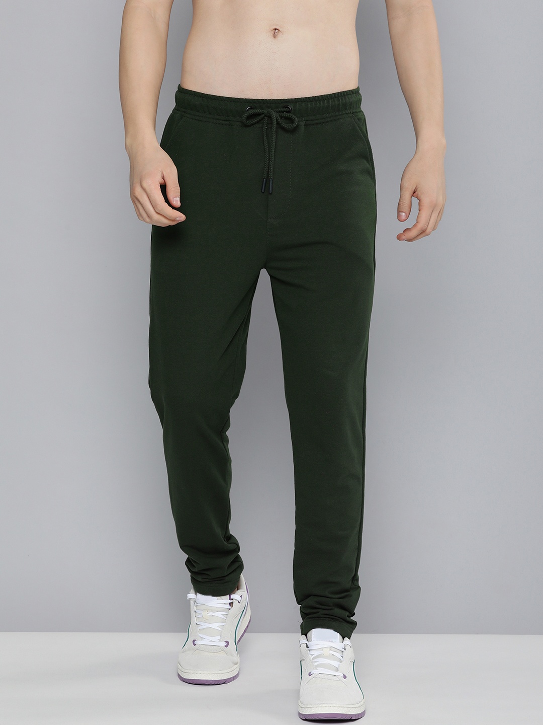 

Harvard Men Olive Green Solid Joggers