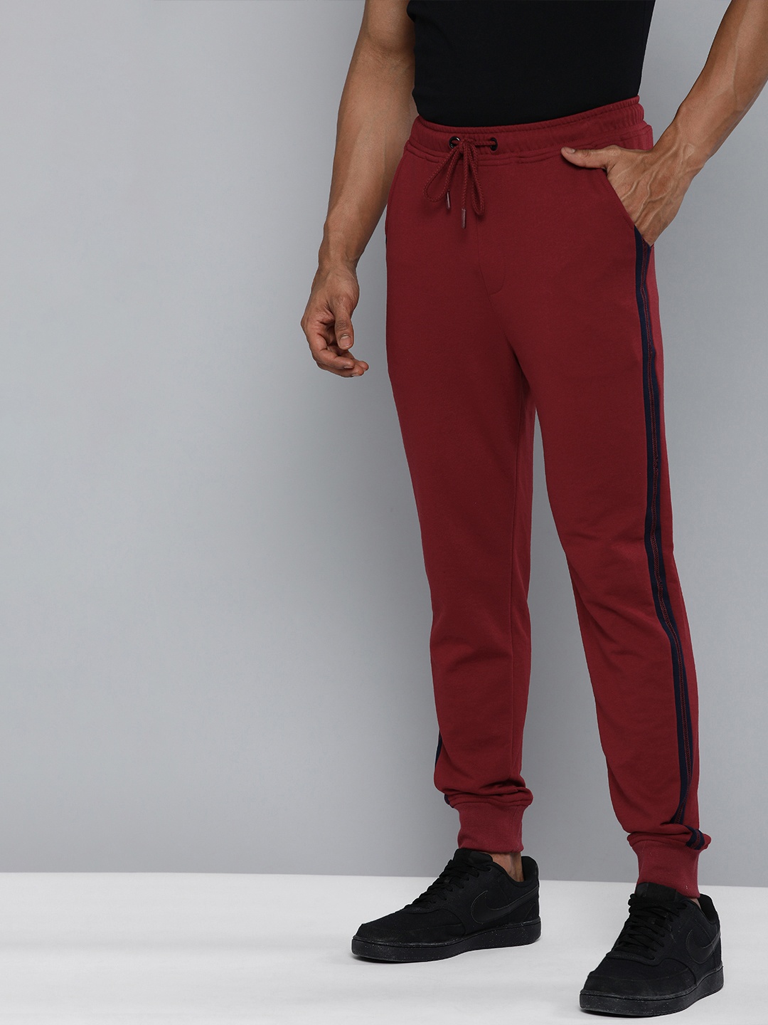 

Harvard Men Maroon Solid Joggers