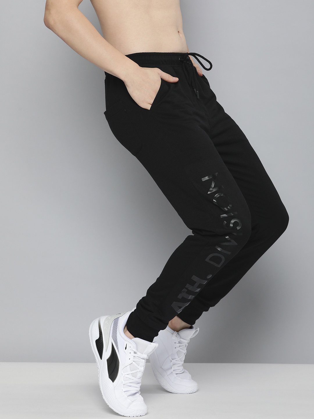 

Harvard Men Black Solid Regular Fit Joggers
