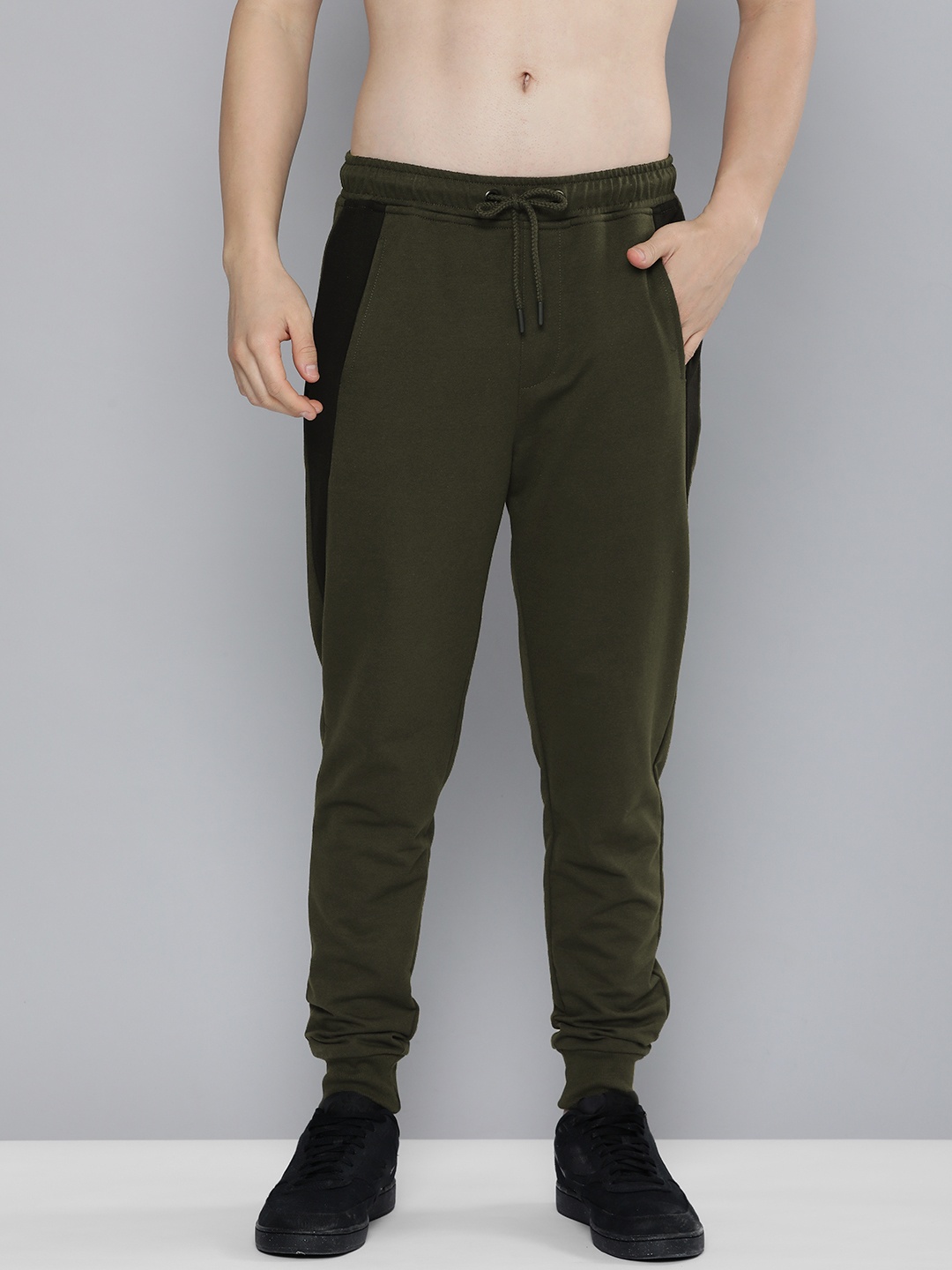

Harvard Men Olive Green Solid Regular Fit Joggers