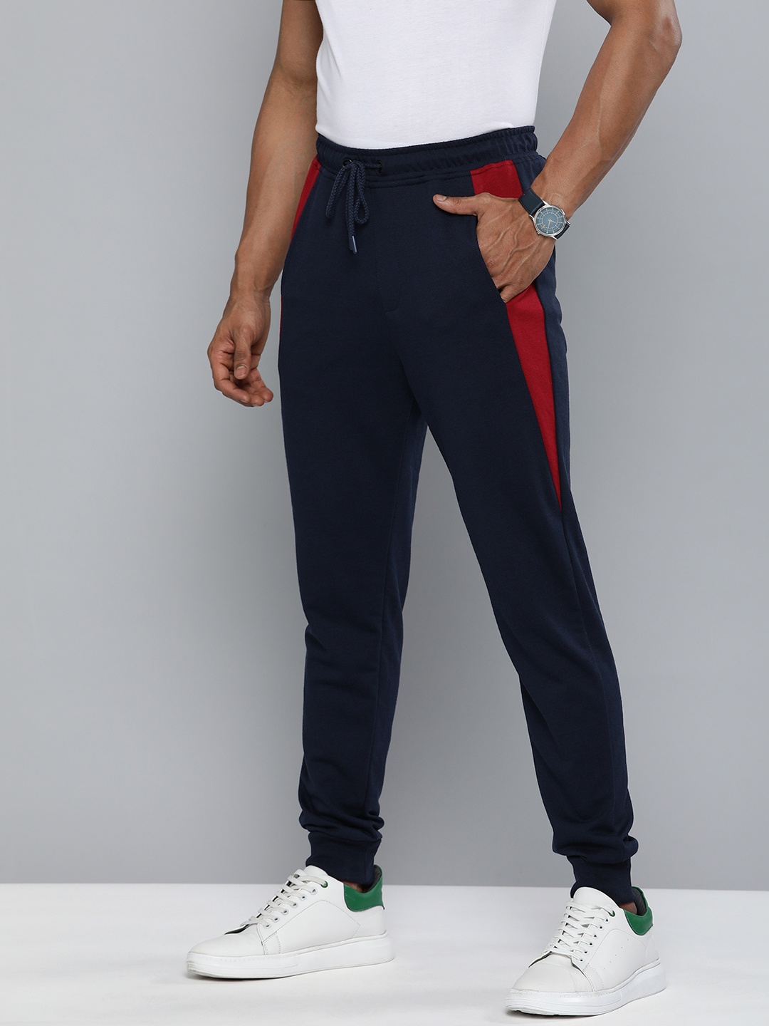 

Harvard Men Navy Blue Striped Joggers