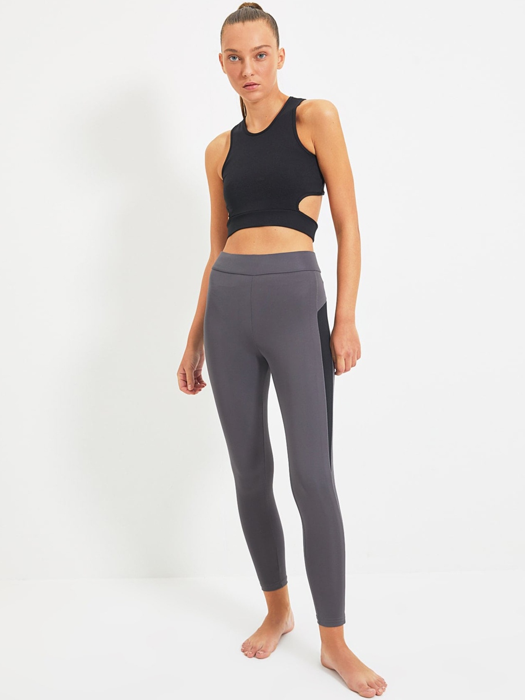 

Trendyol Women Grey Solid Tights