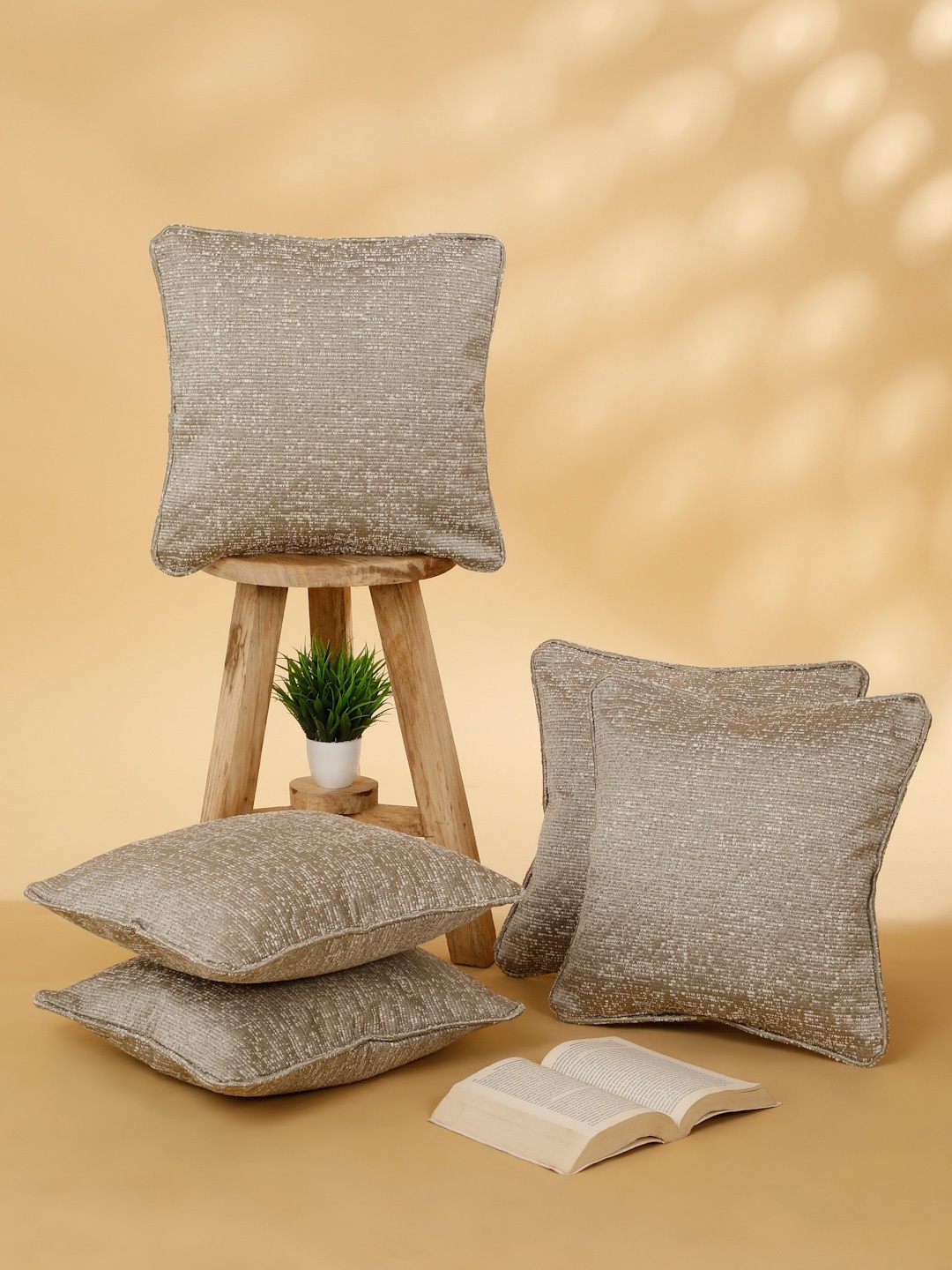 

ROSARA HOME Grey Set of 5 Square Cushion Covers