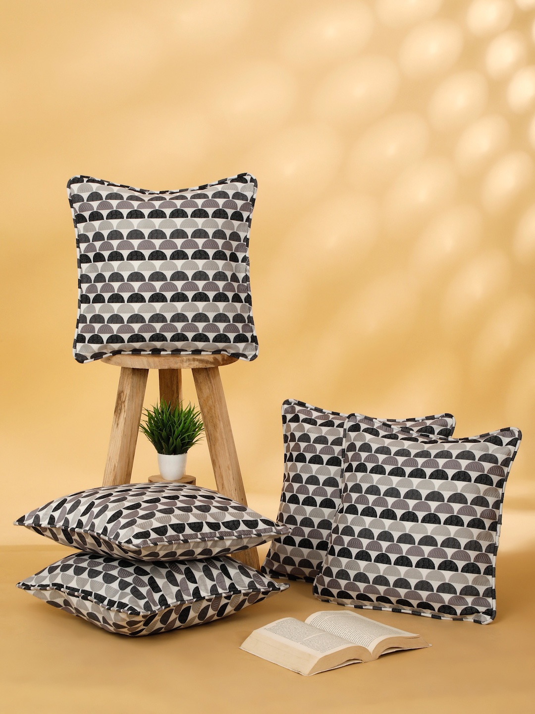 

ROSARA HOME Set Of 5 Grey & Black Ethnic Motifs Square Cushion Covers