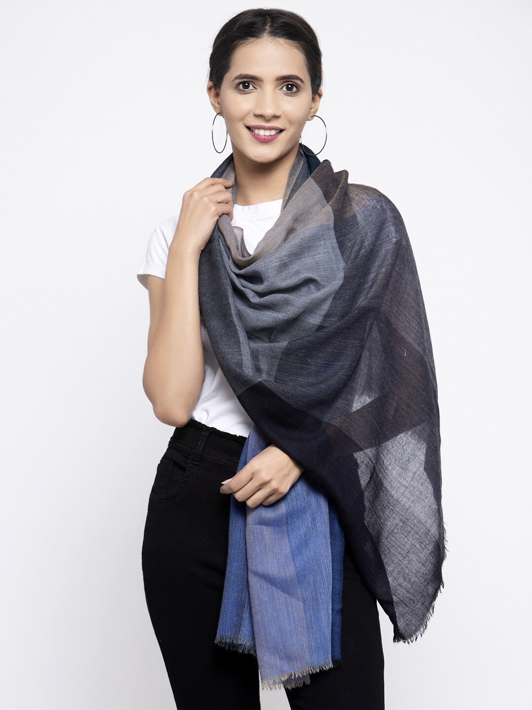 

Calvadoss Women Blue & Black Woven Design Stole