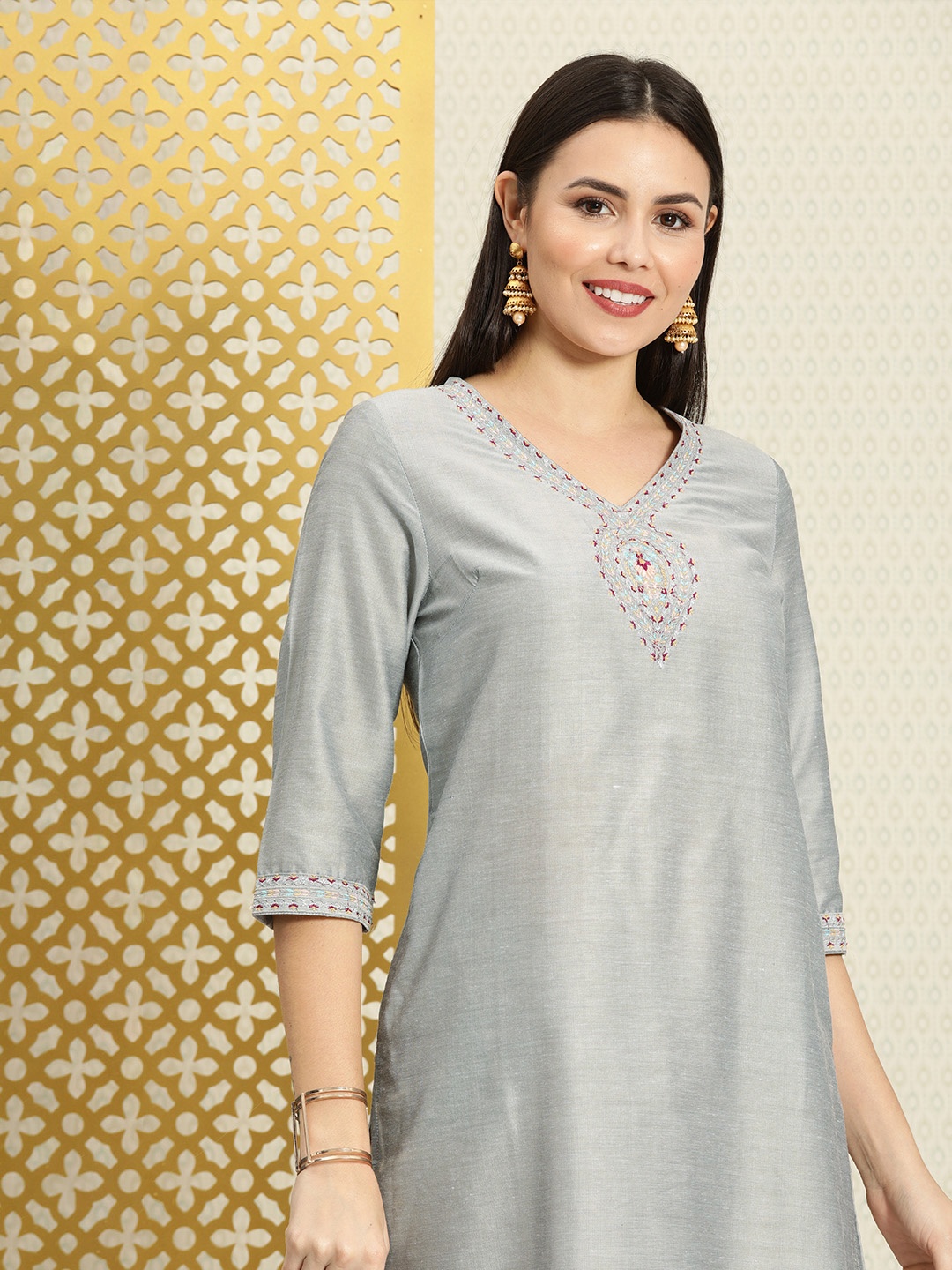 

House of Pataudi Women Grey & Pink Ethnic Motifs Embroidered Thread Work Kurta