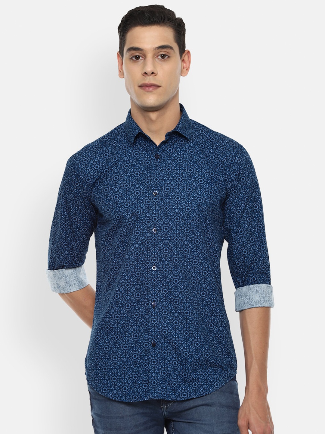 

V Dot Men Navy Blue Slim Fit Printed Casual Shirt