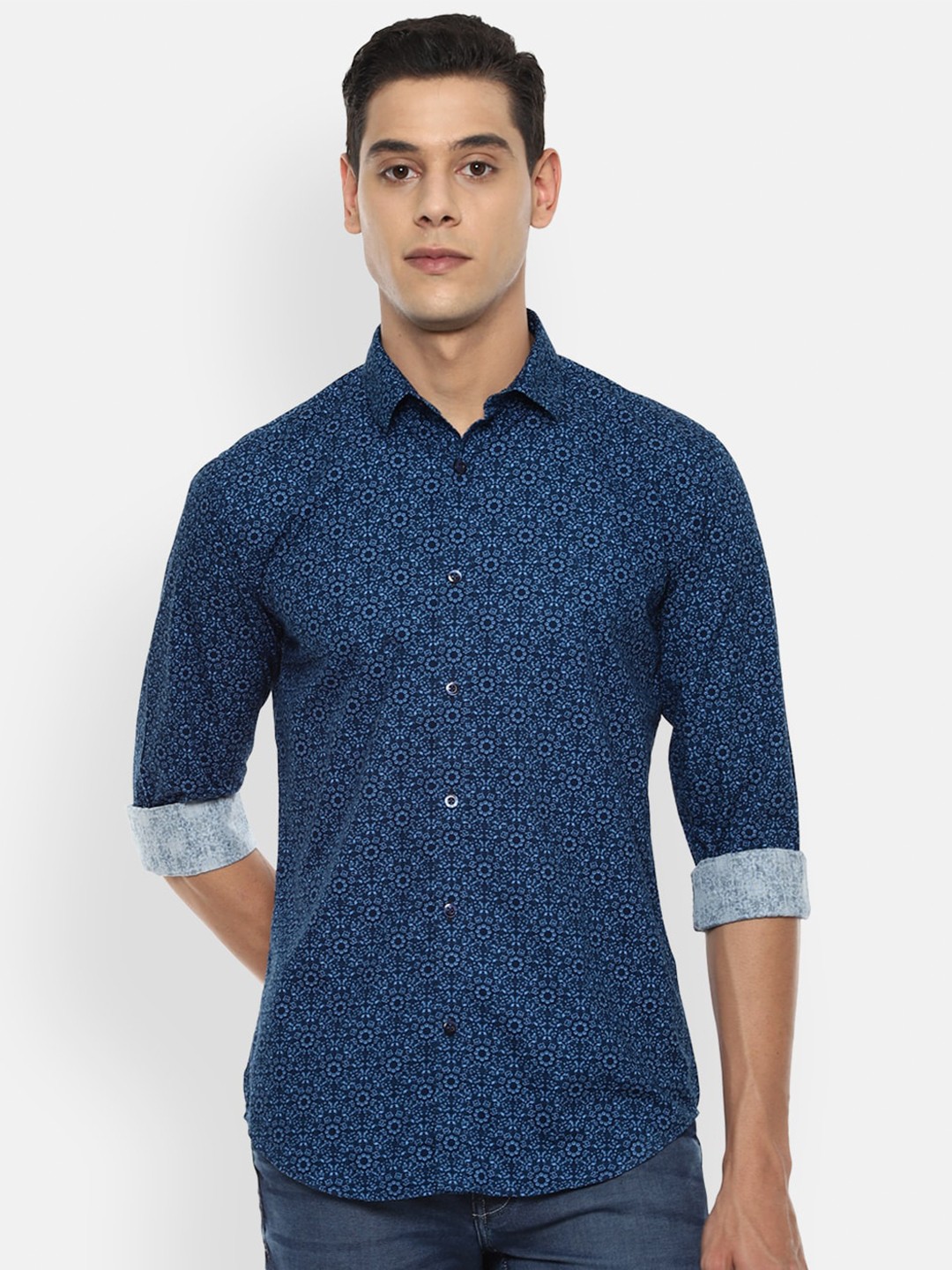 

V Dot Men Navy Blue Slim Fit Printed Pure Cotton Casual Shirt