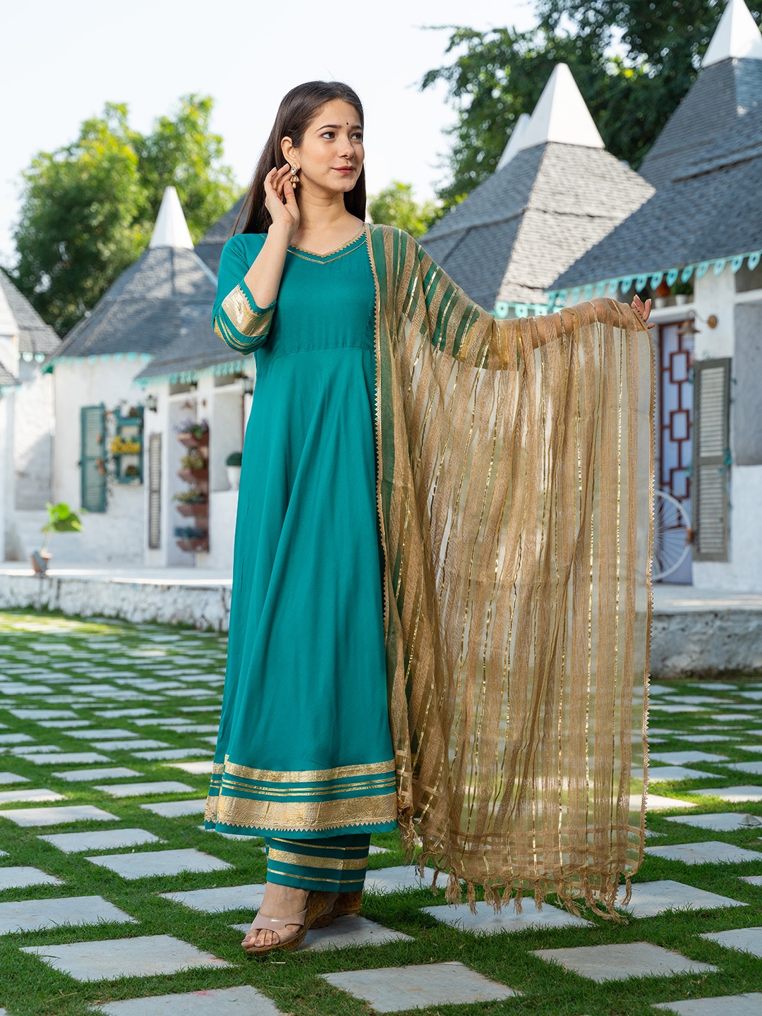 

PHEETA Women Green Kurta with Churidar & With Dupatta