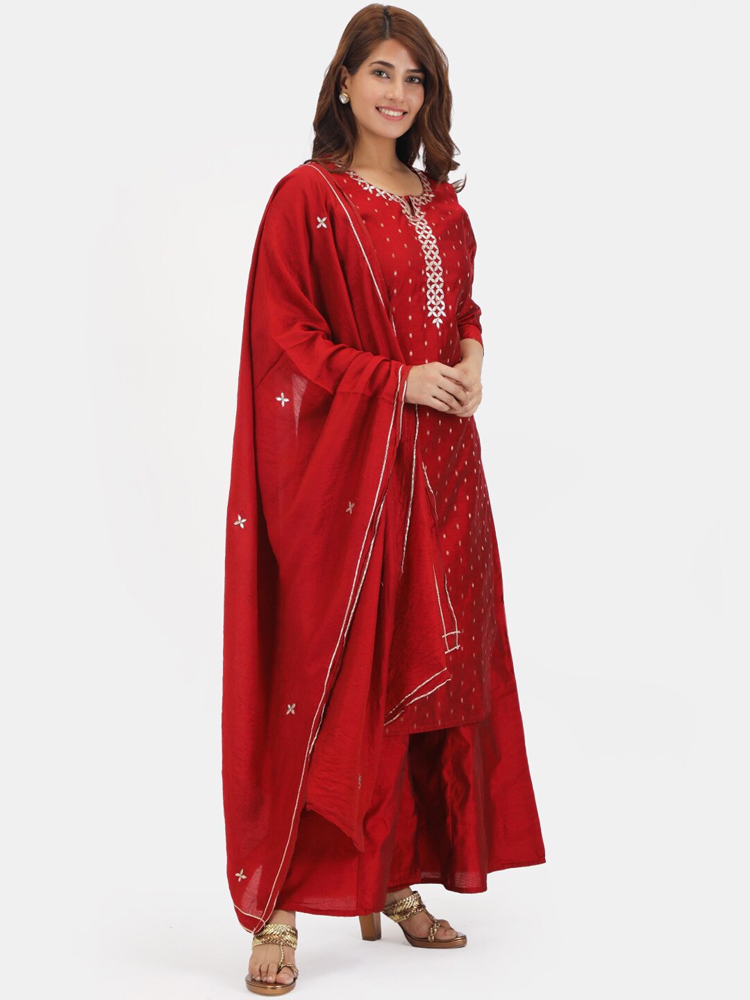 

Do Dhaage Women Red Ethnic Motifs Embroidered Gotta Patti Chanderi Silk Kurta Set